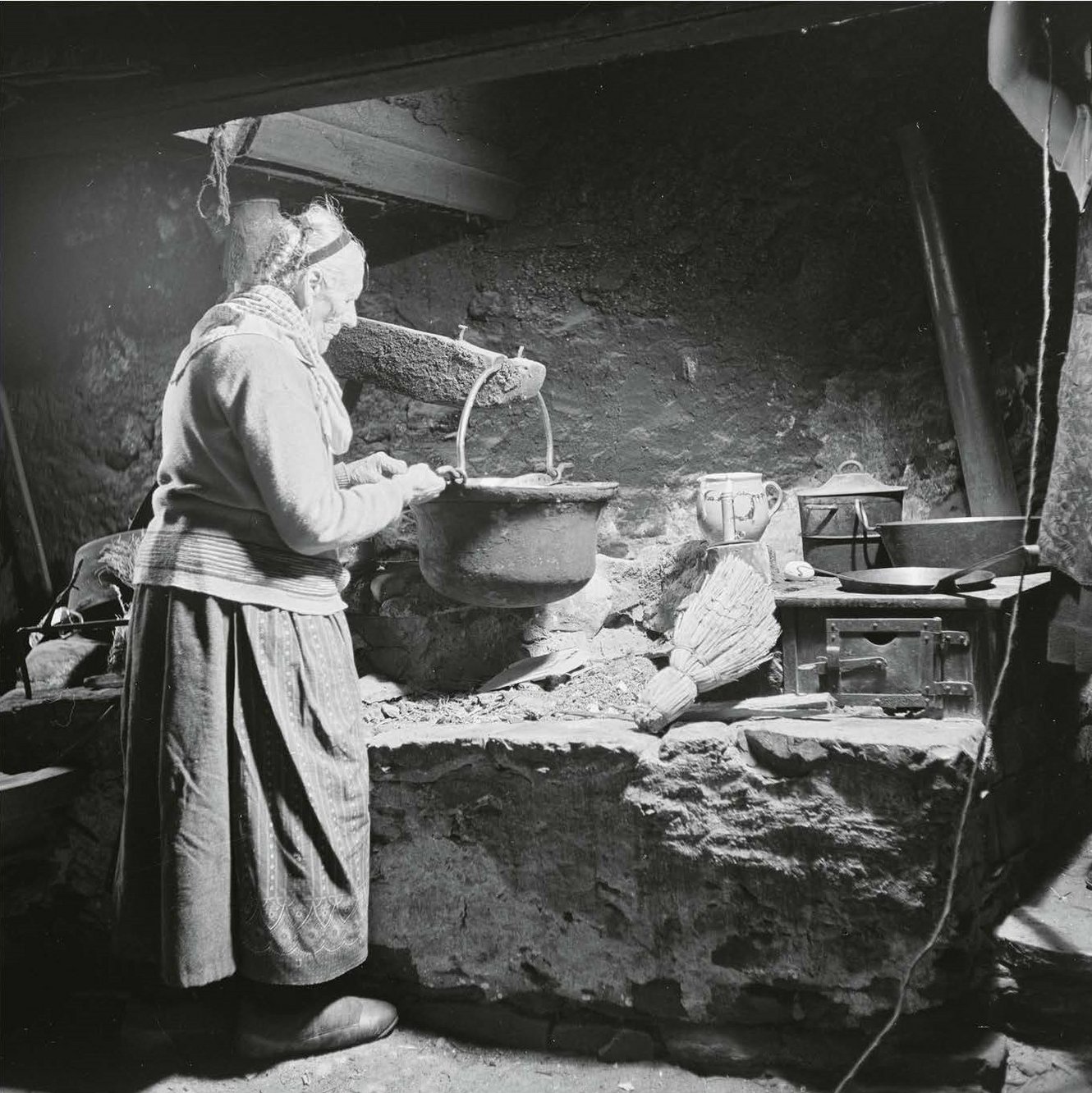 Bäuerin beim Kochen, zwischen 1920-1943, Franz Beer, Stadtarchiv Dornbirn