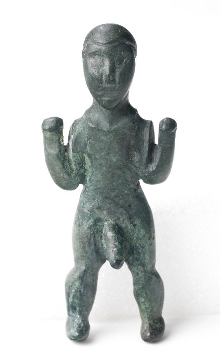 Männliche Votivfigur, 5. Jhd. v. Chr. Fundort: Bludenz, nahe der Kirche St. Peter, Bronze, Foto: Markus Tretter