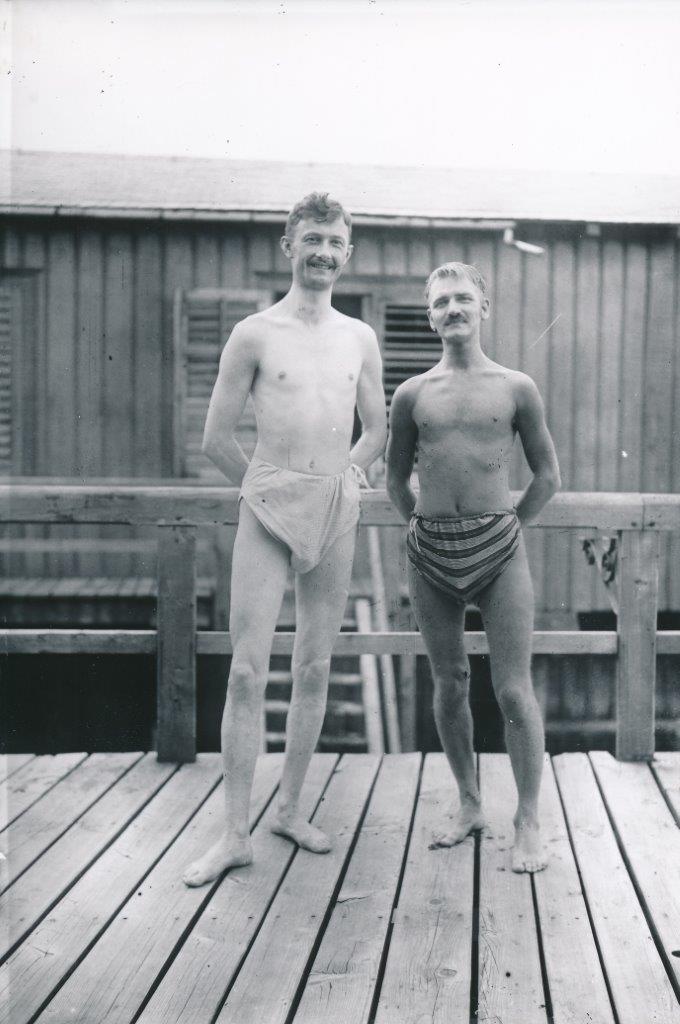In selbstgenähten  Badehosen.  Städtische Badeanstalt  um 1916, Foto: Stadtarchiv Bregenz